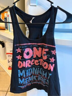 One Direction midnight memories tank top runs small like XXS